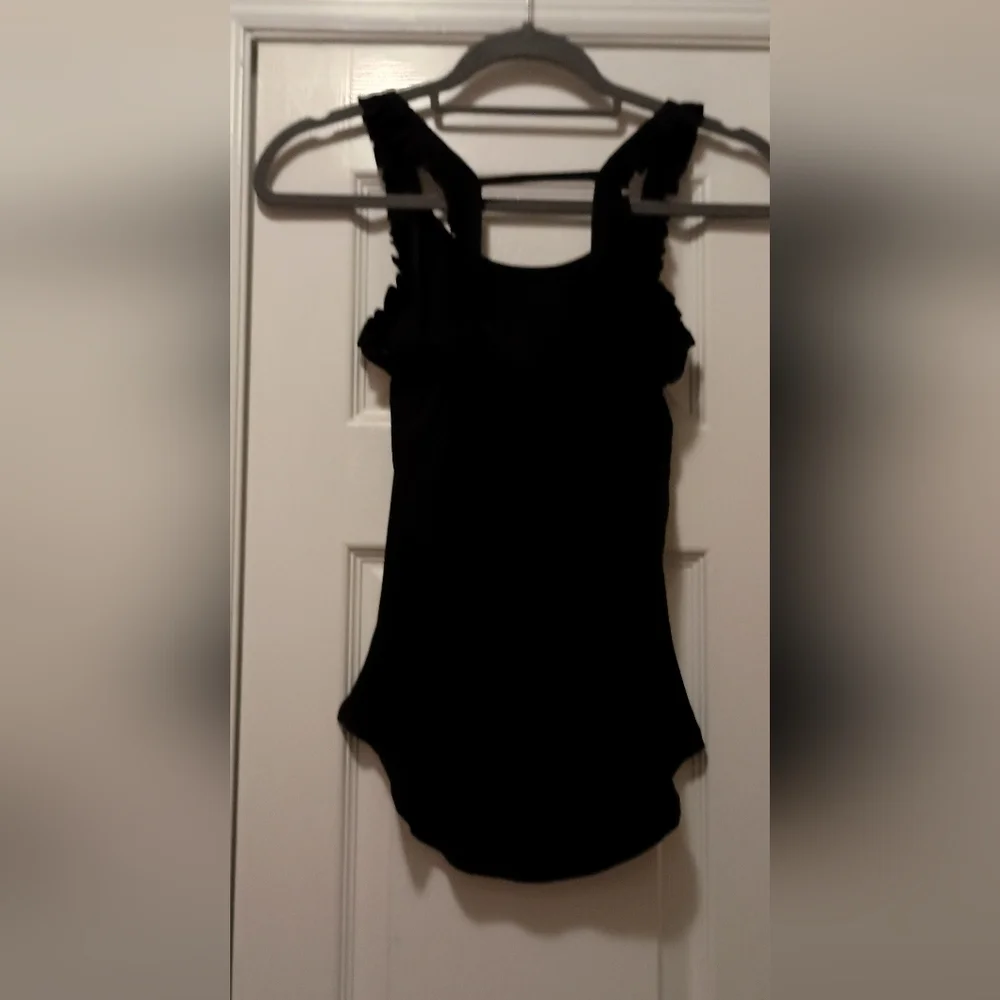 Chaser brand Black ribbed ruffle Tank Top New With Tags Small - Picture 5 of 9